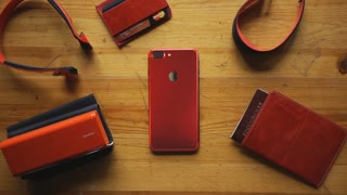 Красный iPhone 7 и компания. Кому?