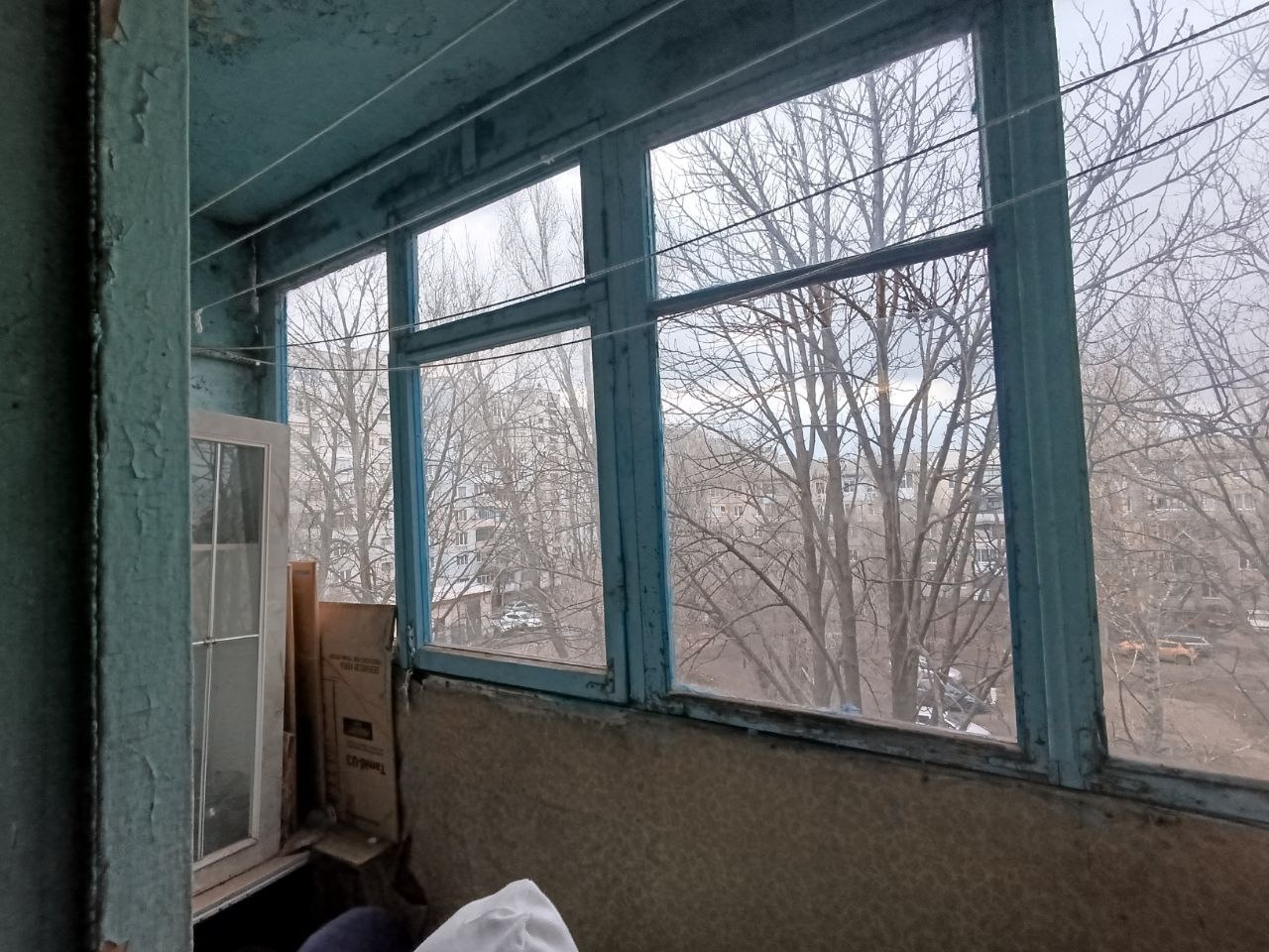 ✨ Продам 2-комнатную квартиру в Луганске! ✨ 🏡 Адрес: ул. Клубная 📏 Площадь: 44 м² 🏢 Этаж: 4/5 🛏 Комнаты: изолированные 🛁 Санузел раздельный, трубы частично заменены. Батареи биметалл 🌞 Балкон: застеклён 🏦 Ипотека возможна! 📍 Отличное расположение: рядом магазины, школы, детские сады, удобная транспортная разв...